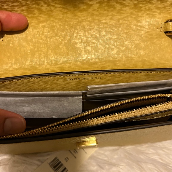 NWT Tory Burch ROR
INSON CHAIN
WALLE. - Picture 3 of 4